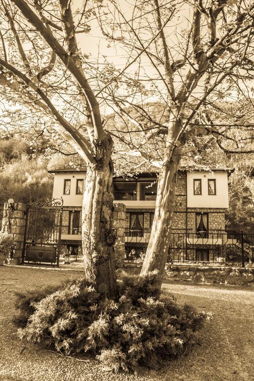 Archontiko Emmanouilidi Suites Loutraki  Exterior photo