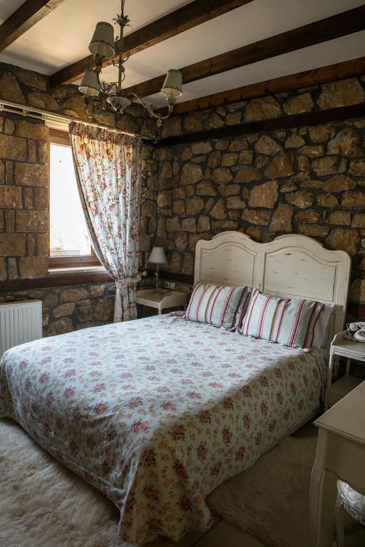 Archontiko Emmanouilidi Suites Loutraki  Exterior photo