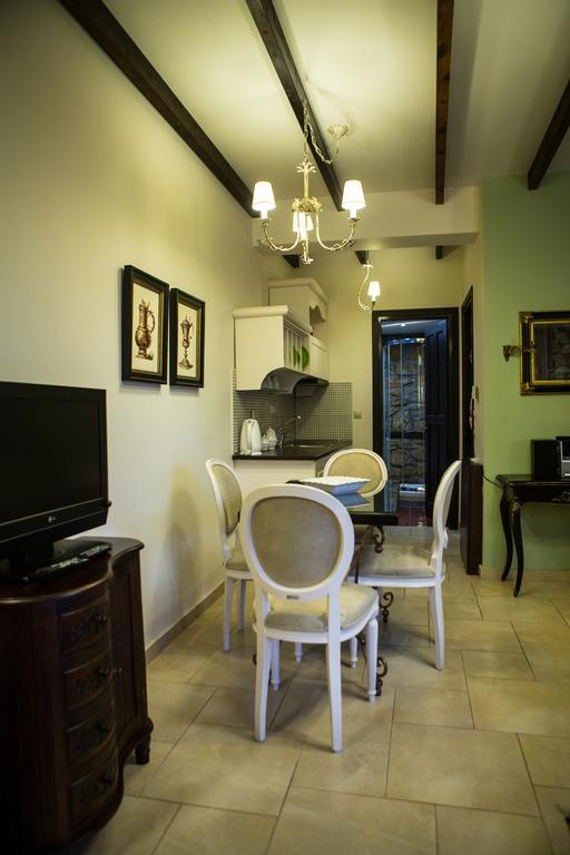 Archontiko Emmanouilidi Suites Loutraki  Exterior photo