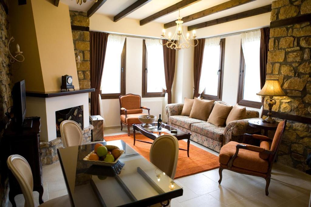 Archontiko Emmanouilidi Suites Loutraki  Exterior photo